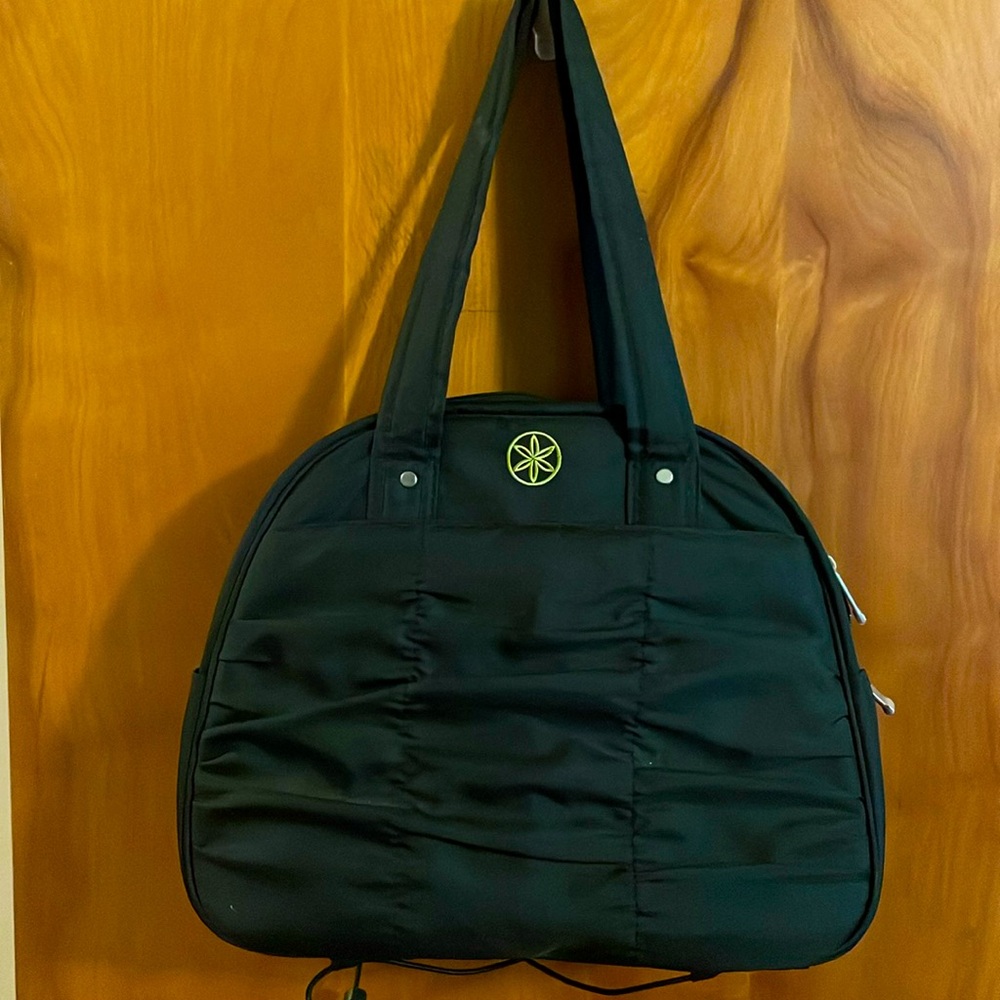 Yoga bag, perfect cond, no stains or tears, no smoke home.  Used 1x (quit yoga!)